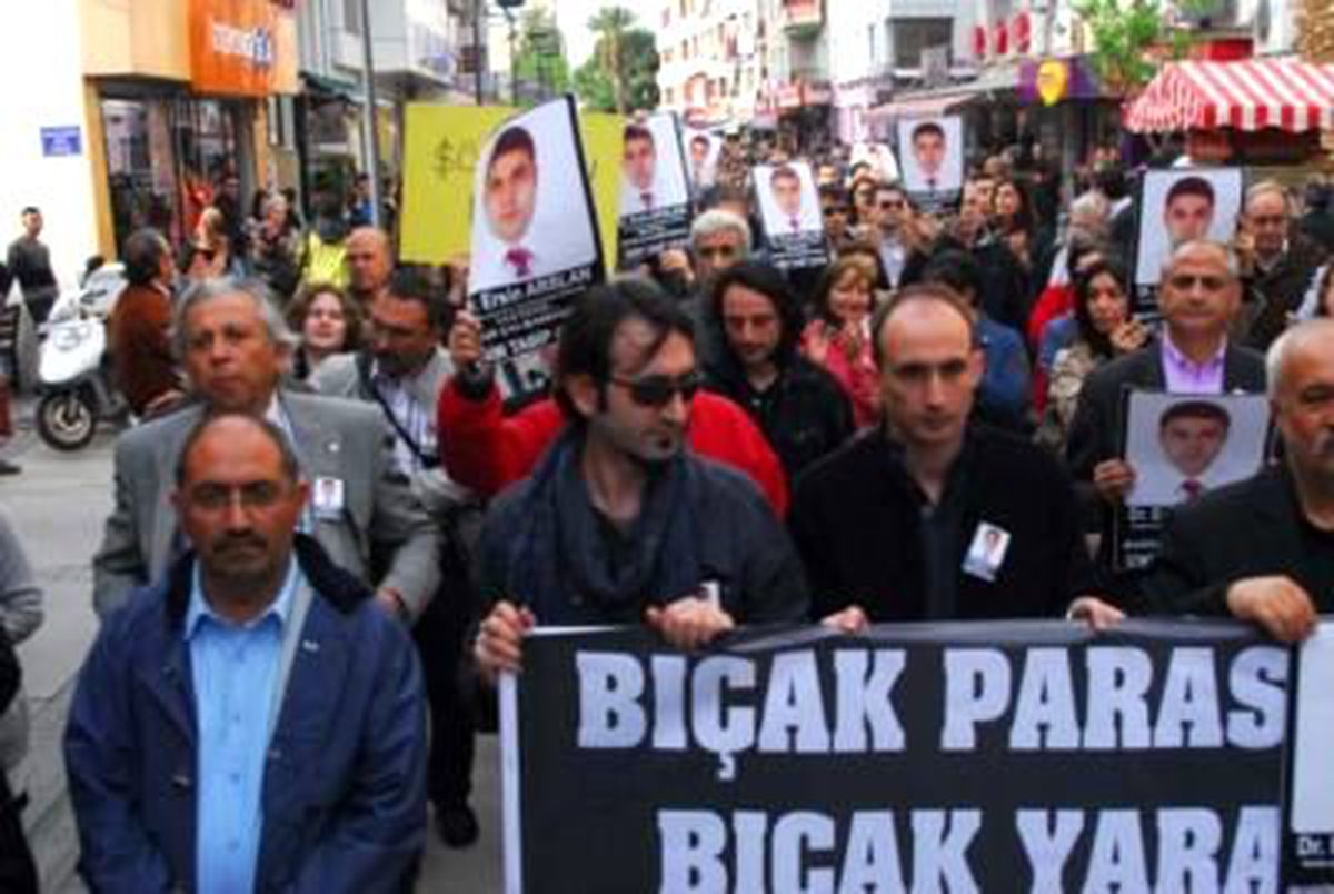 İzmir Tabip Odasından Protesto Yürüyüşü