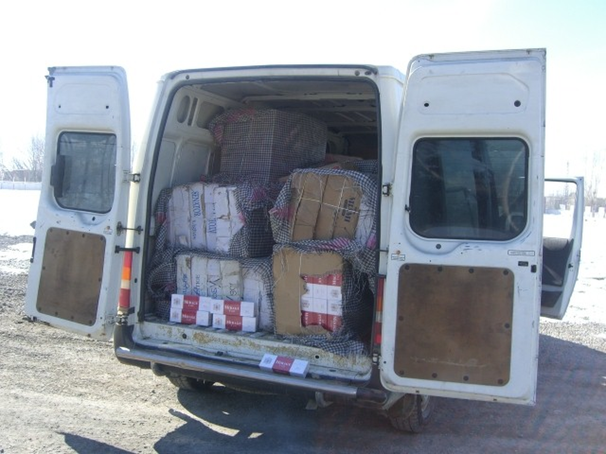 Jandarma 135 Bin 240 Paket Kaçak Sigara Ele Geçirdi