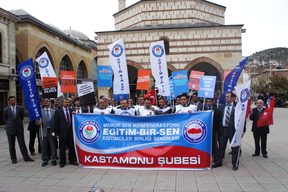 Kastamonu\'da Öğretmenler Bordro Yaktı