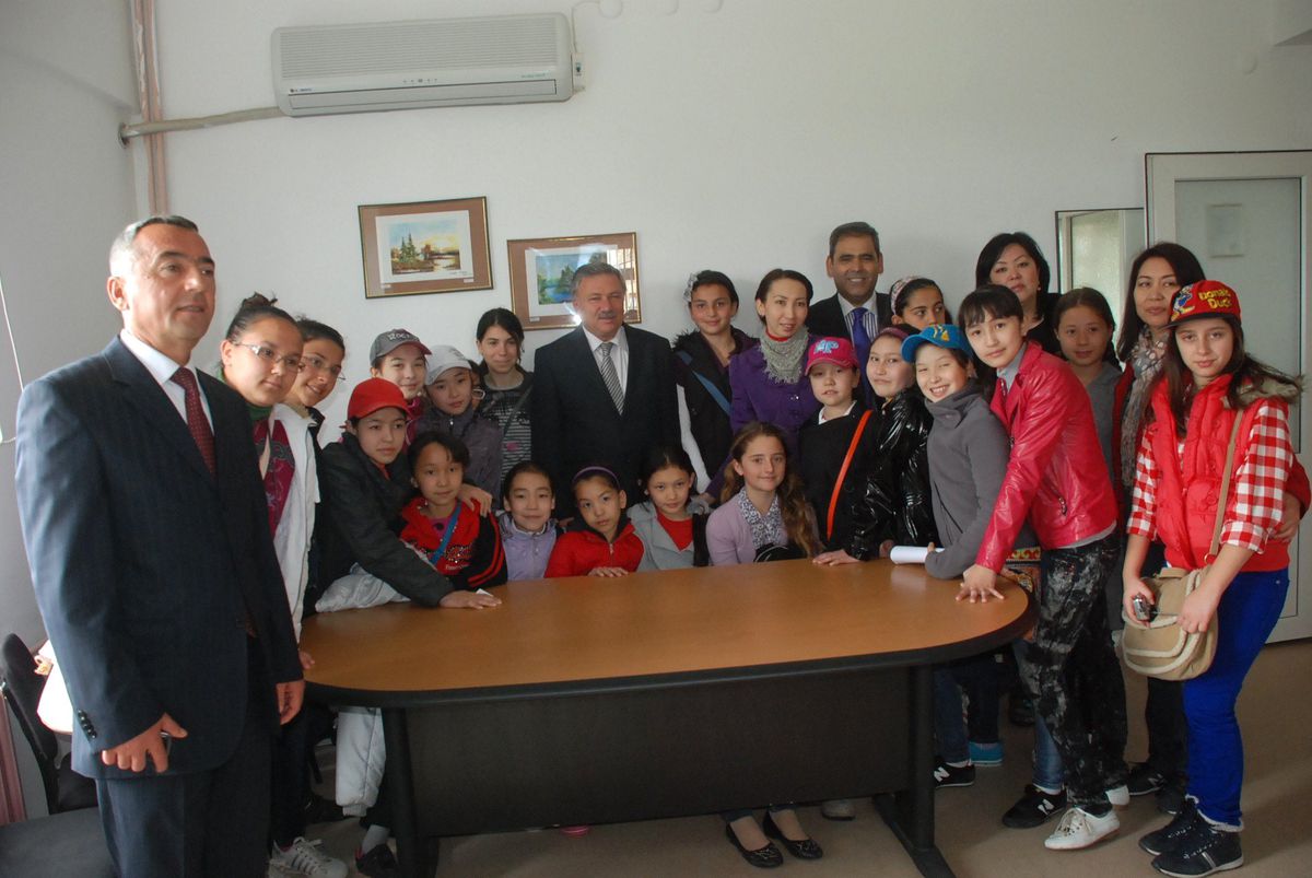 Kazaklardan Didim İlçe Milli Eğitim\'e Ziyaret