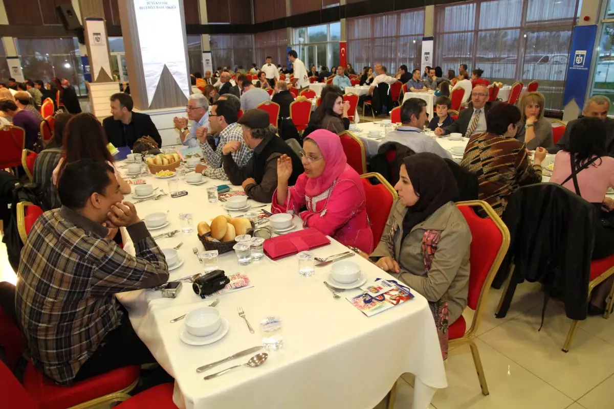 Kurulacak Dostluklar Dünya Barışına Katkı Sağlayacak