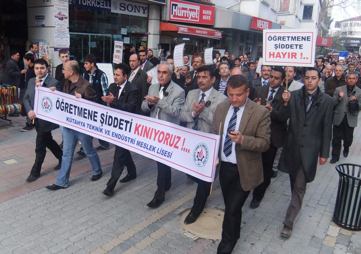 Öğretmenler Meslektaşları İçin Yürüdü