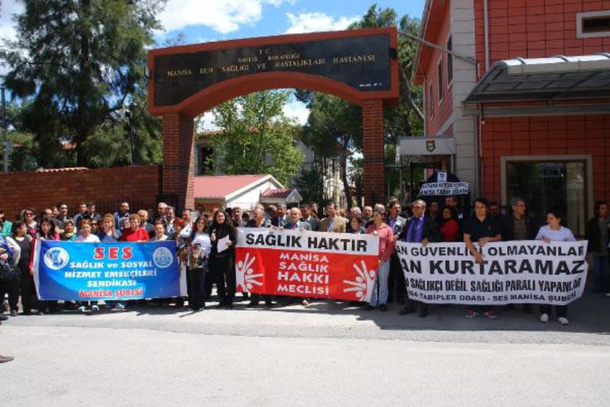 Manisa\'da Doktorlardan İki Ayrı Eylem