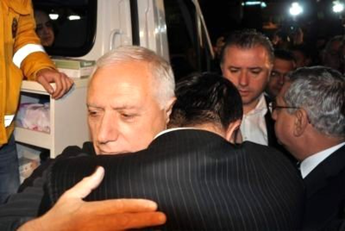 Mehmet Haberal\'a Annesının Cenaze Törenıne Katılabılmesı Içın İstanbul 13.Ağır Ceza Mahkemesı...