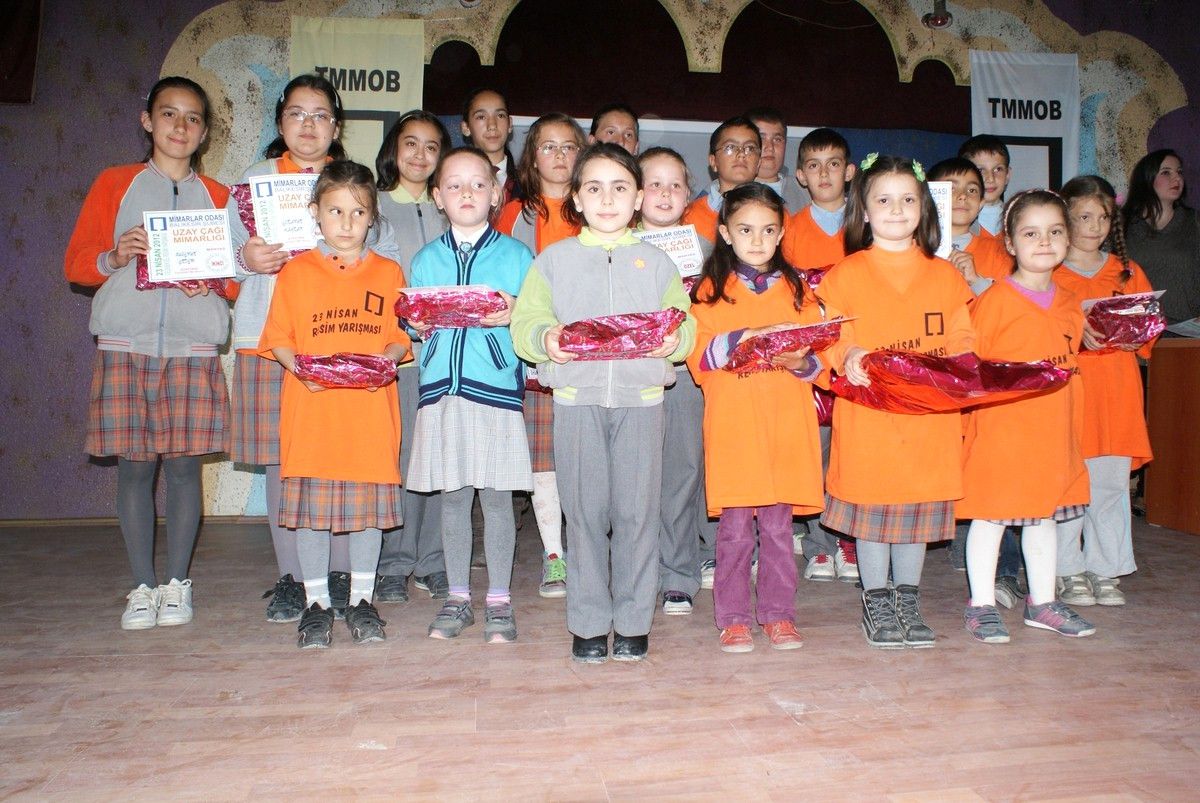 Minikler Uzay Çağı Mimarisini Çizdi