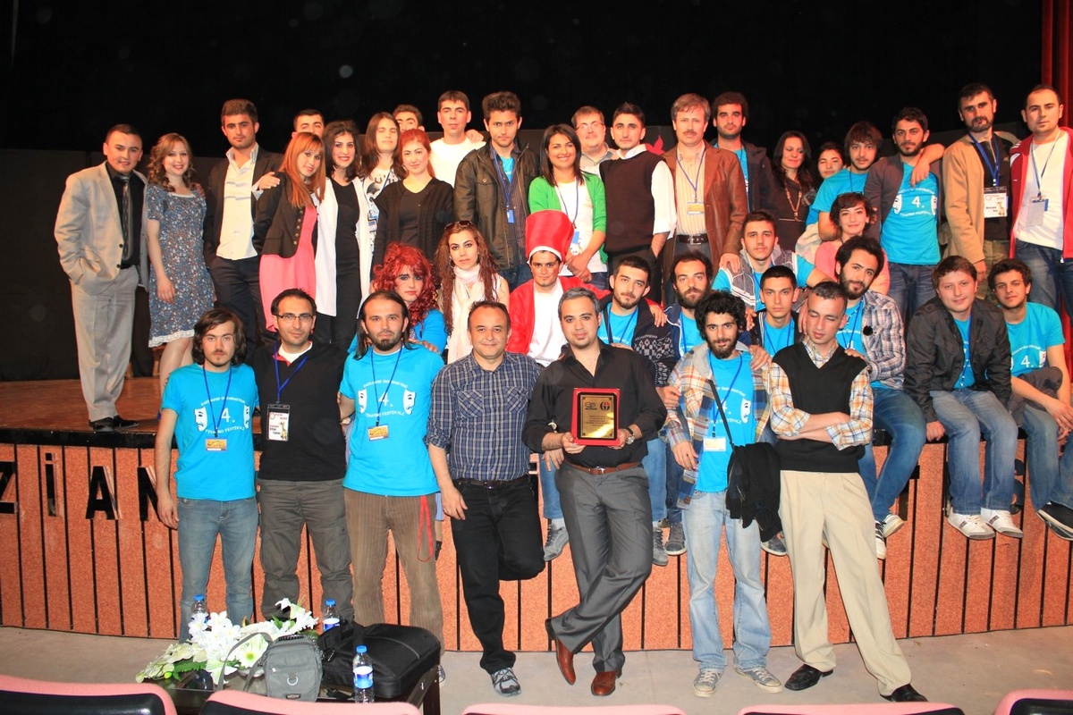 Neü Tiyatro Kulübü 4. Ulusal Tiyatro Festivali\'ne Katıldı