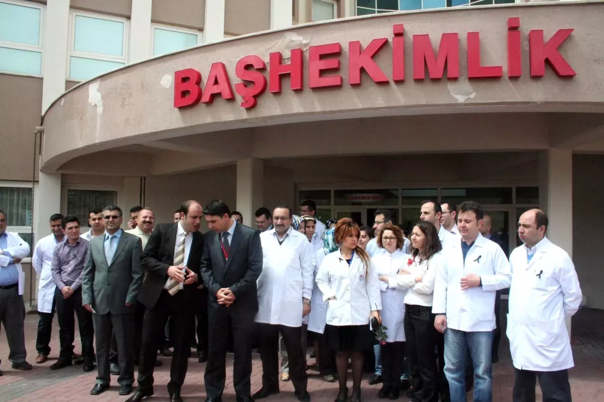 Nevşehir'de Doktorlar Meslaktaşlarına Yapılan Saldıyı Kınadı