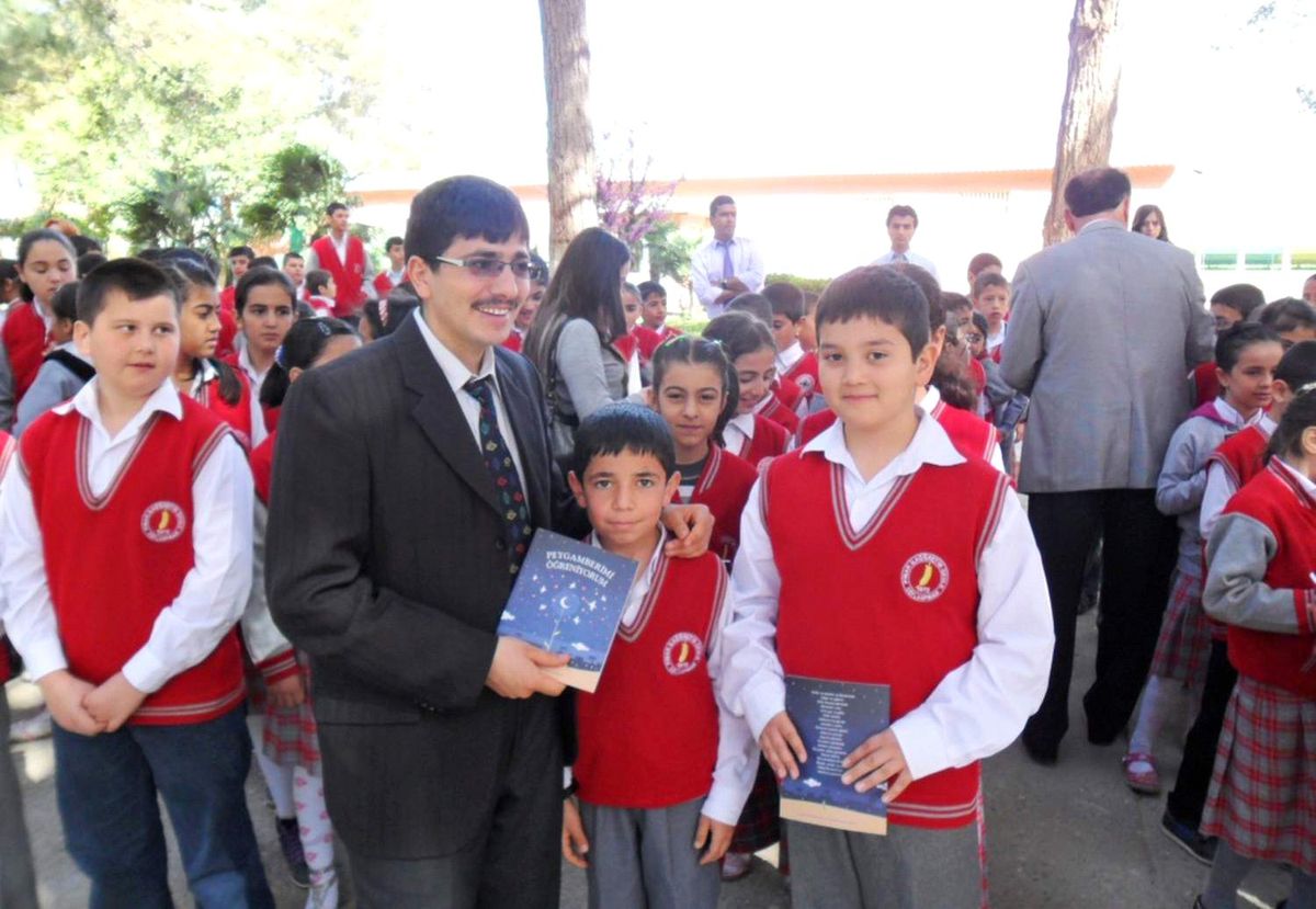 Öğrencilere Diyanet Kitapları Dağıtıldı