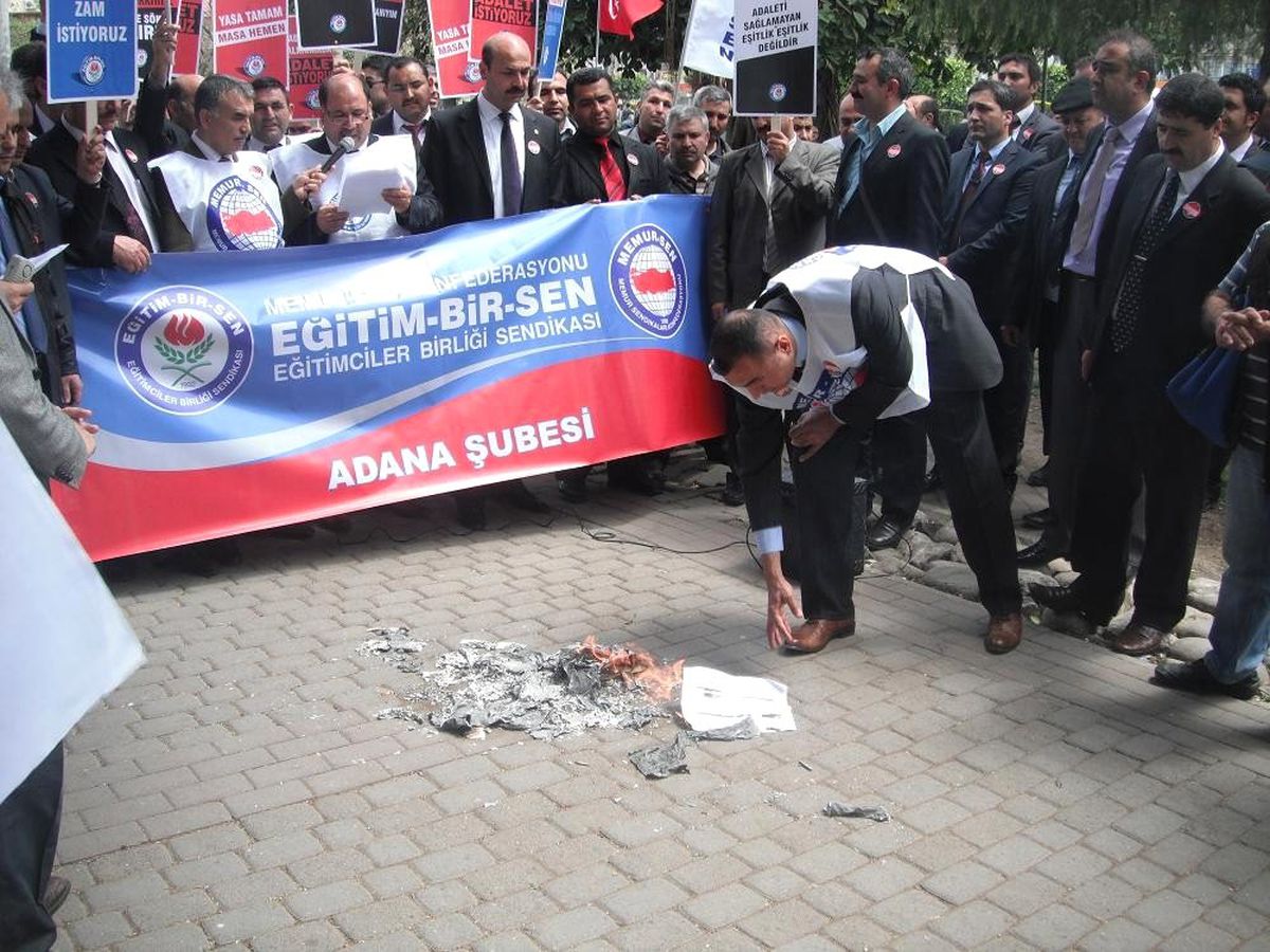 Öğretmenler Bordro Yaktı