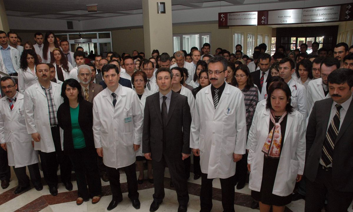 Öldürülen Doktor İçin Selçuklu Tıp\'tan Tepki