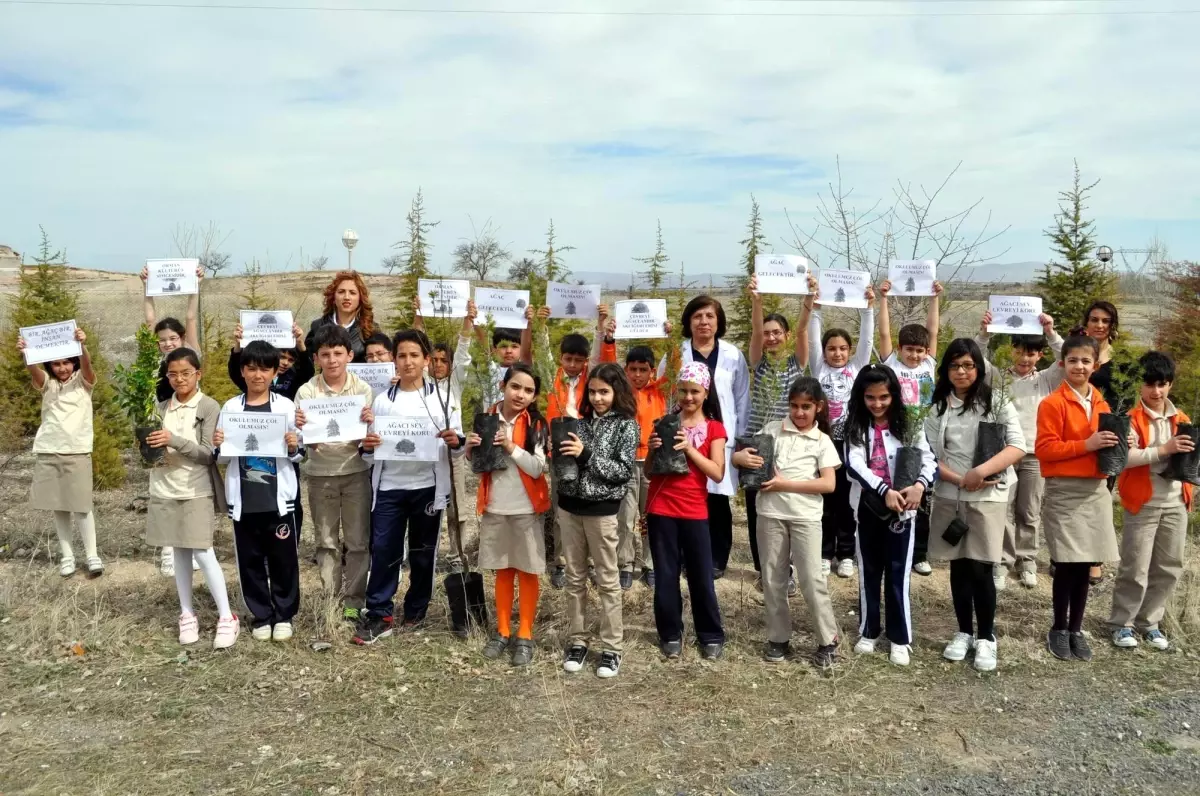 Özel Kardelen Koleji Öğrencilerinden Fidan Dikimi