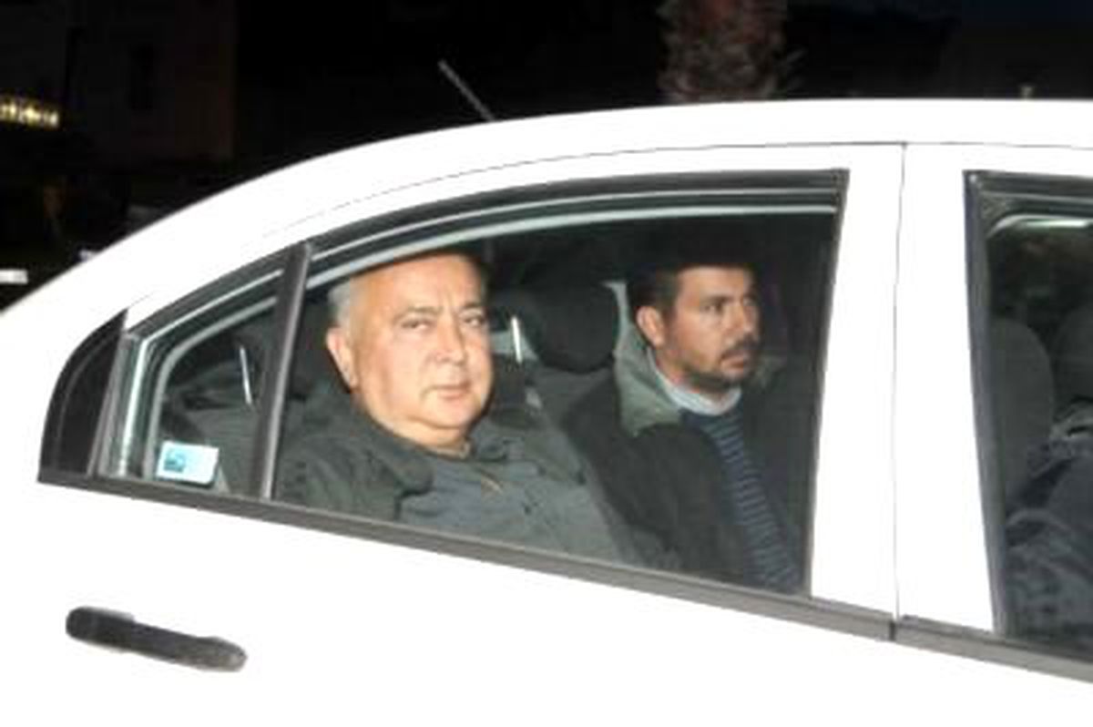Özkasnak\'ın Evinde Arama Yapılıyor (4)