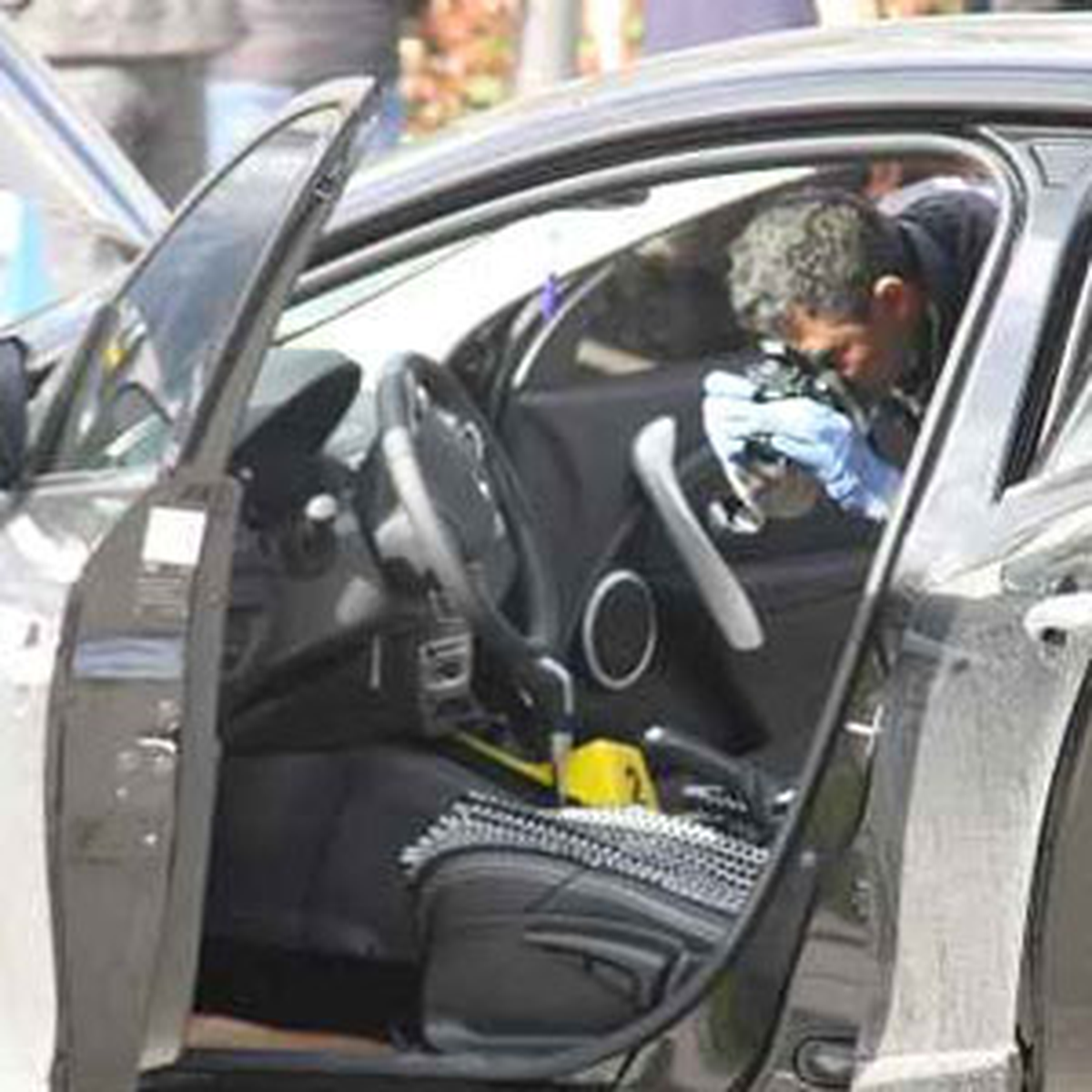 Polis Sireni Takılı Araçta Ruhsatsız Tabanca Ele Geçirildi