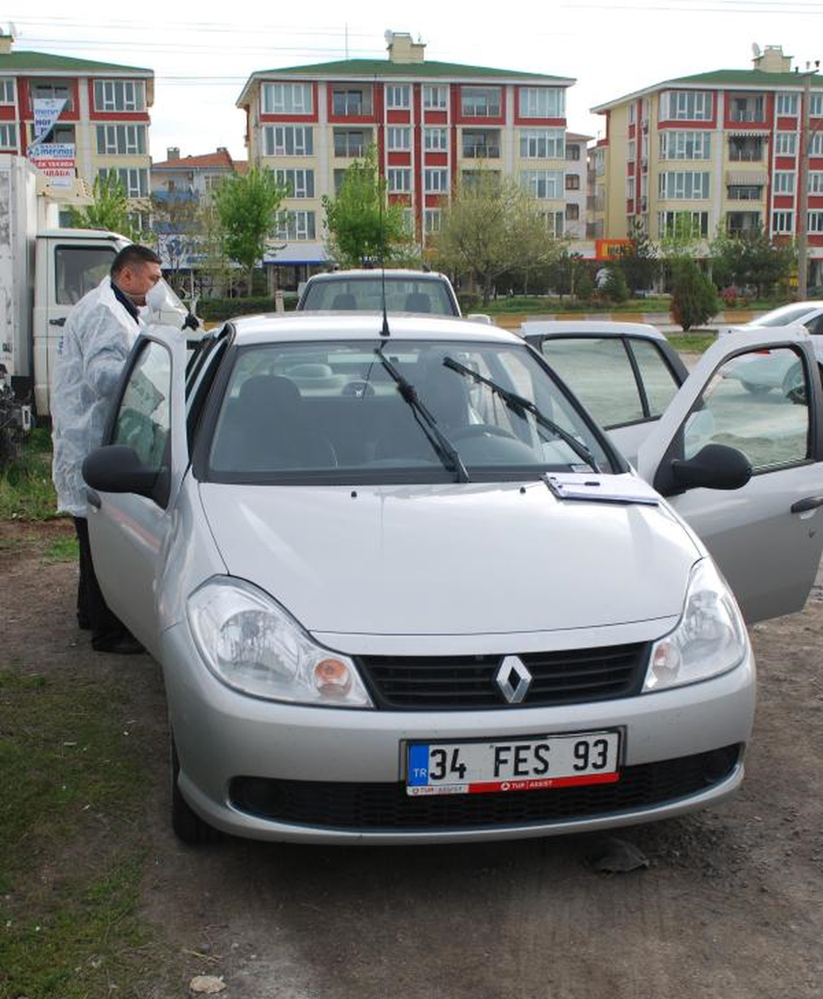 Polisten Kaçan Sürücünün Otomobilinden Esrar Çıktı
