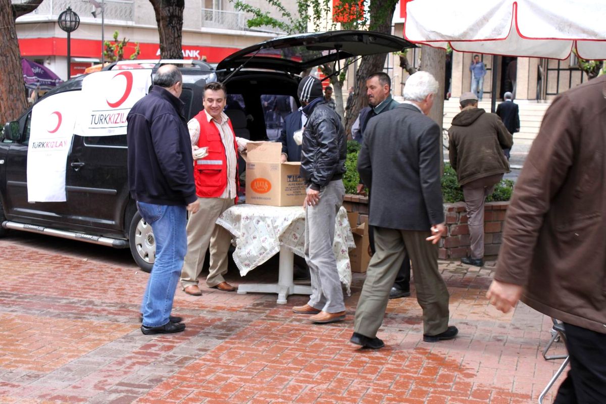 Salihli Kızılay\'dan Çifte Etkinlik