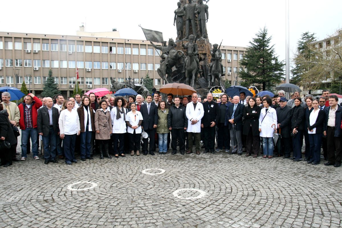 Sivil Toplum Örgütleri Hekimlere Yönelik Şiddet Olaylarını Protesto Etti