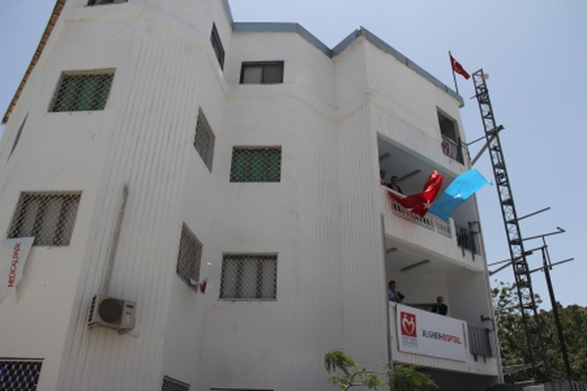 
Somali Halkına Şifa Dağıtıyorlar
