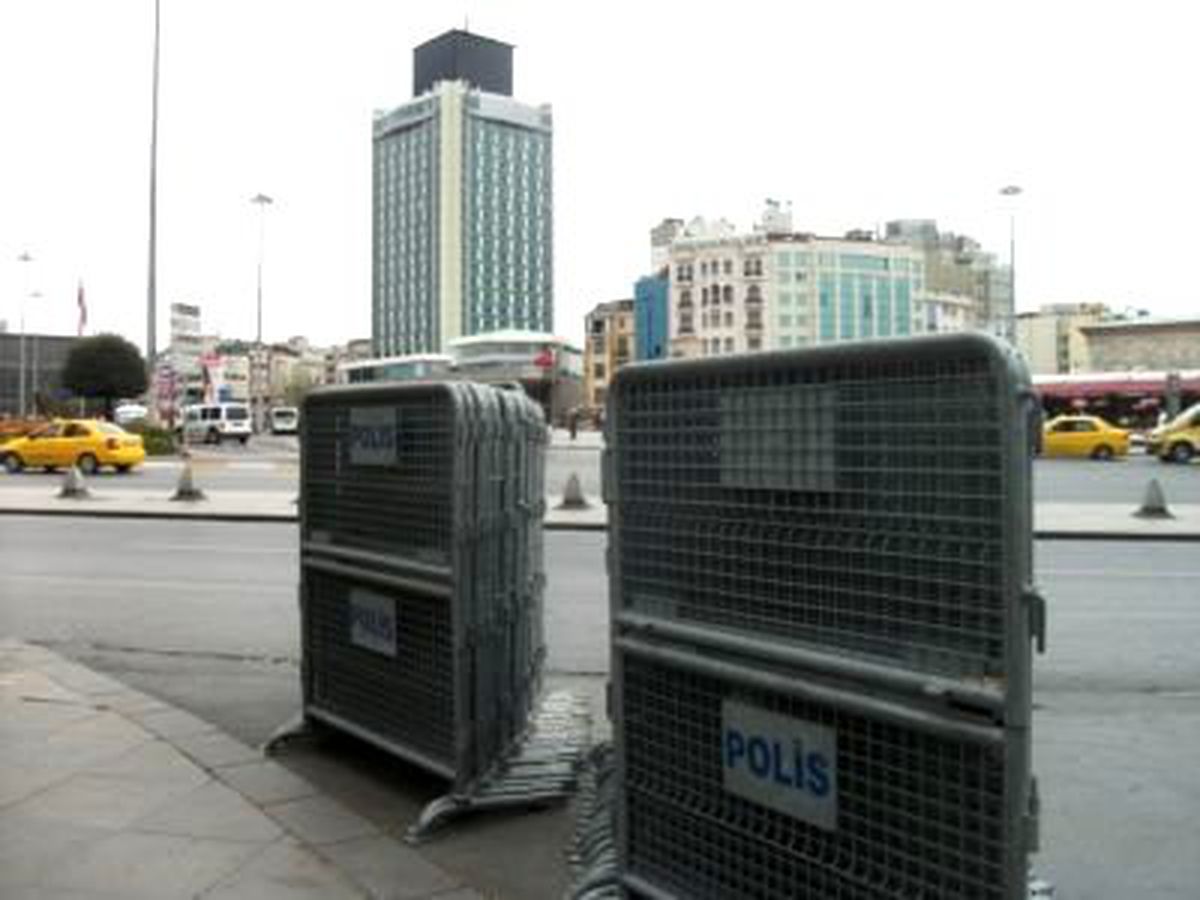 Taksim\'de "1 Mayıs" Hazırlığı