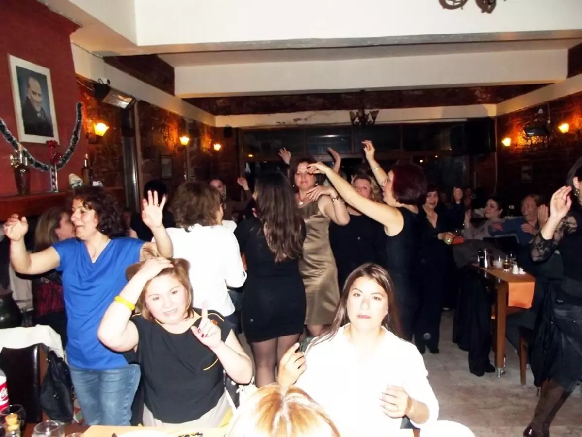 Ticaret Meslek Lisesi Mezunları Hem Eğlendi Hem Yardım Etti