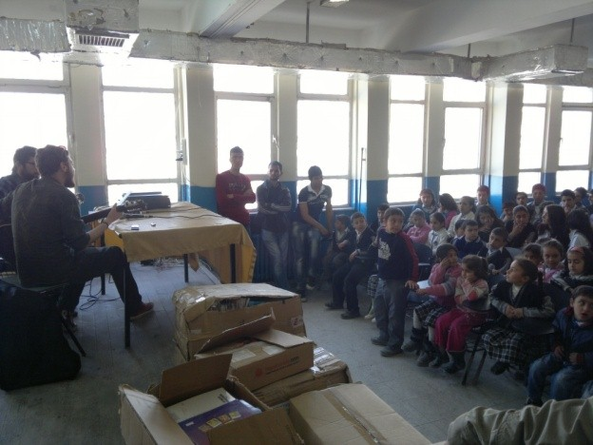 Tokat Gaziosmanpaşa Üniversitesi'nden Vanlı Öğrencilere Kitap ve Kırtasiye Yardımı