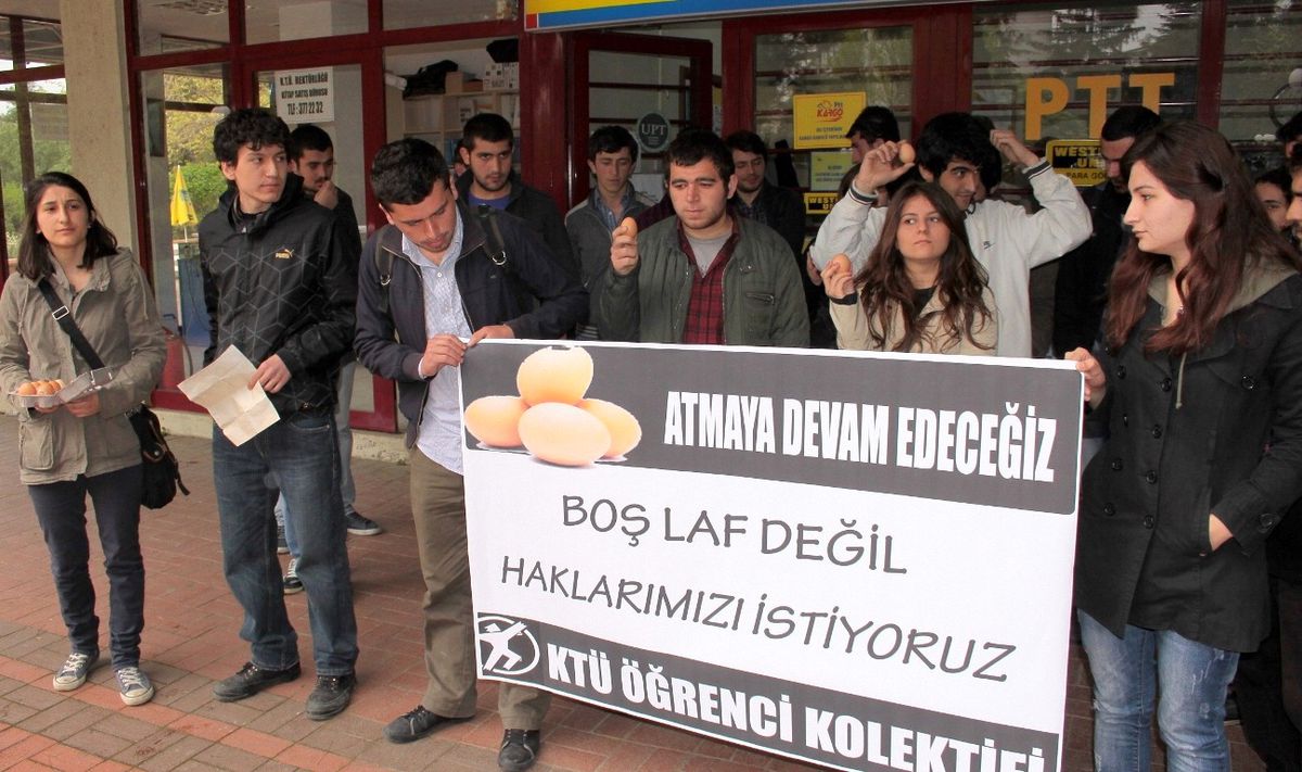 Trabzon\'da "Yumurta Atma" Özgürlük Mü, Değil mi Tartışması