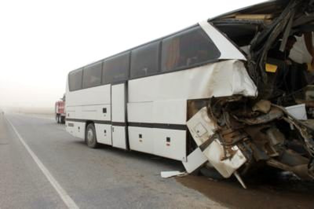 Turistleri Taşıyan Otobüs Tır\'a Çarptı: 35 Yaralı