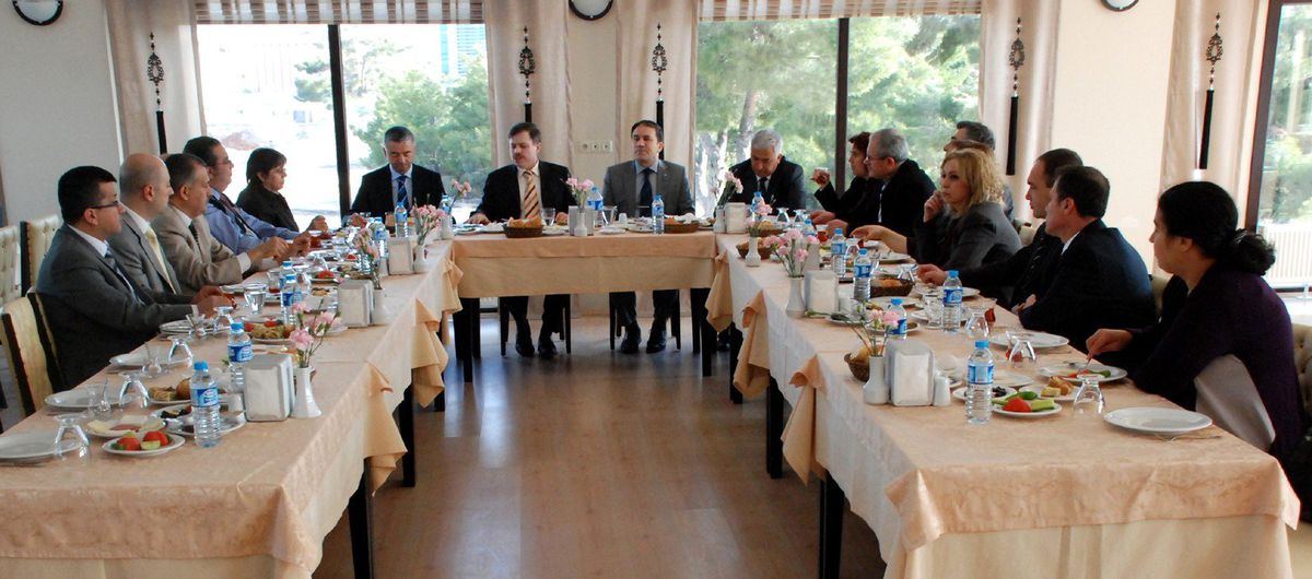 Uşak Üniversitesi\'nde "Rektör Öğrenci Buluşması" Toplantıları Devam Ediyor
