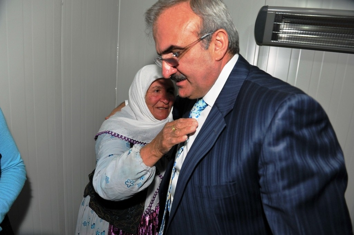 Vali Karaloğlu Konteynır Kent Ziyaretlerini Sürdürüyor