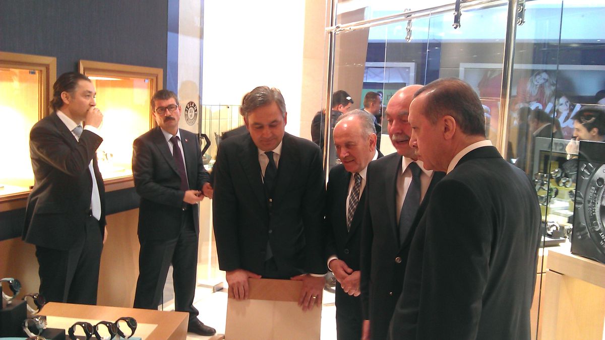 Yüzde Yüz Türk Tasarımı Saatlere Başbakan Erdoğan\'dan Tam Not
