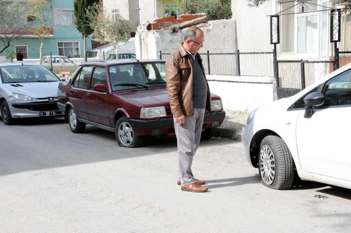 13 Otomobilin Lastiğini Kestiler
