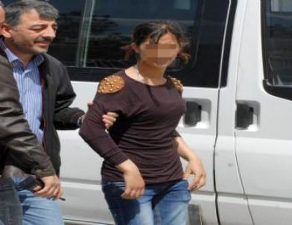 14 Yaşındaki Kız Hırsızlık Yaparken Ev Sahibine Yakalandı