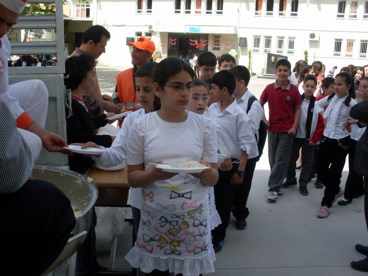 23 Nisan Nedeniyle 2 Bin Kişiye Pilav Ayran Dağıtıldı