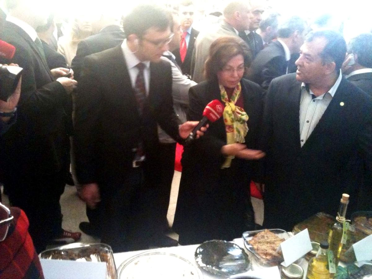 AK Parti\'li Öyüş Hemşerilerini Yalnız Bırakmadı