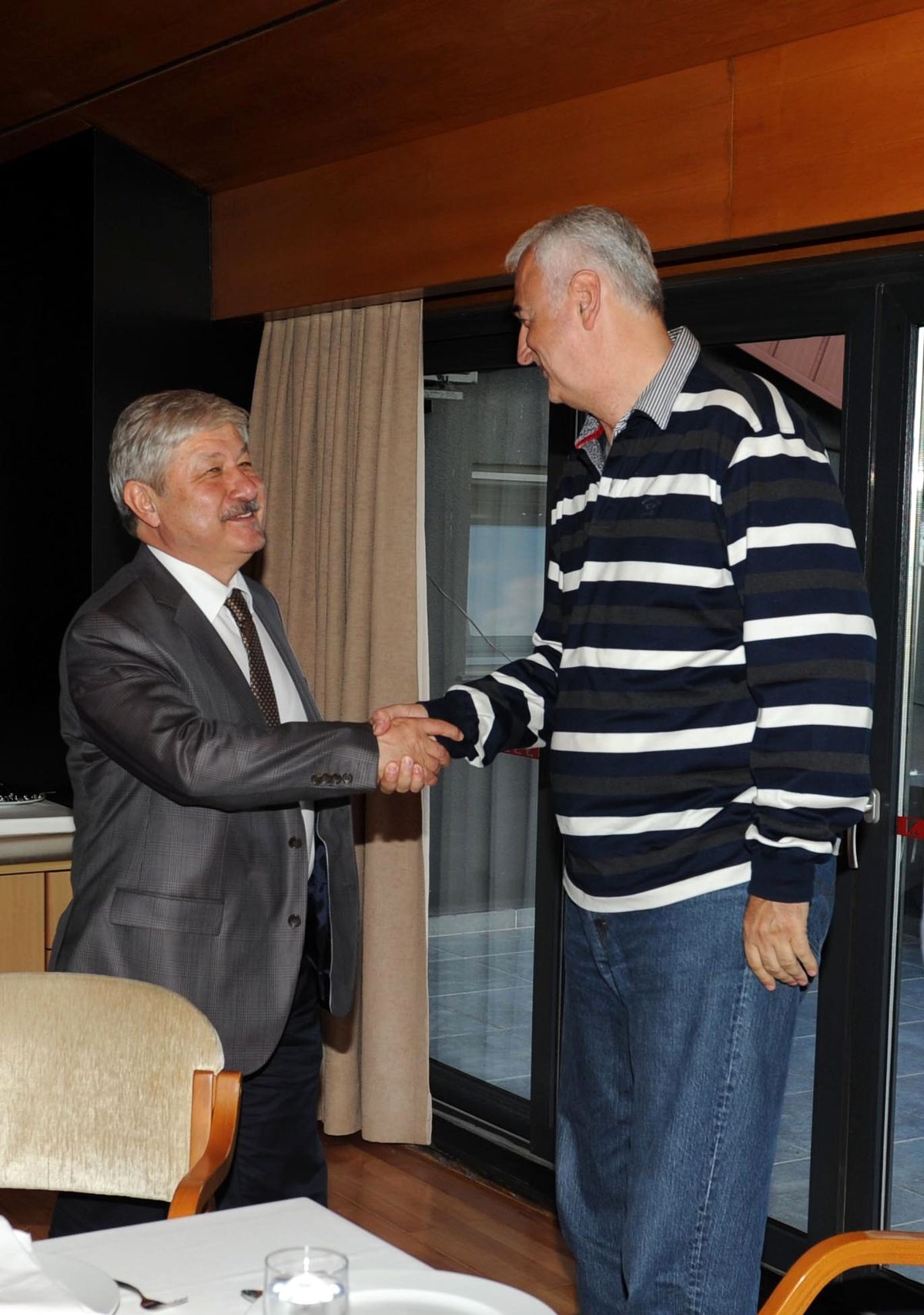 Akaydın\'dan Basketbolculara Moral Yemeği