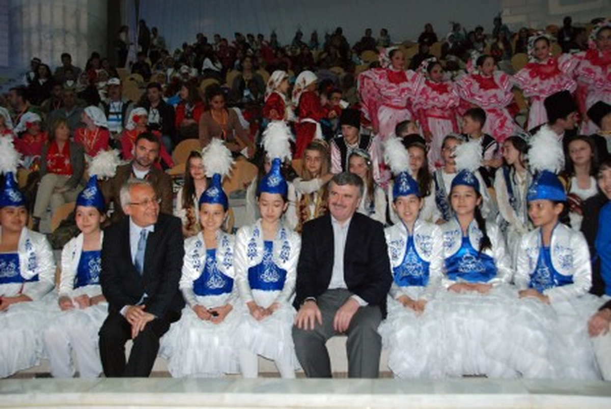 Akyürek Dünya Çocuklarıyla Buluştu
