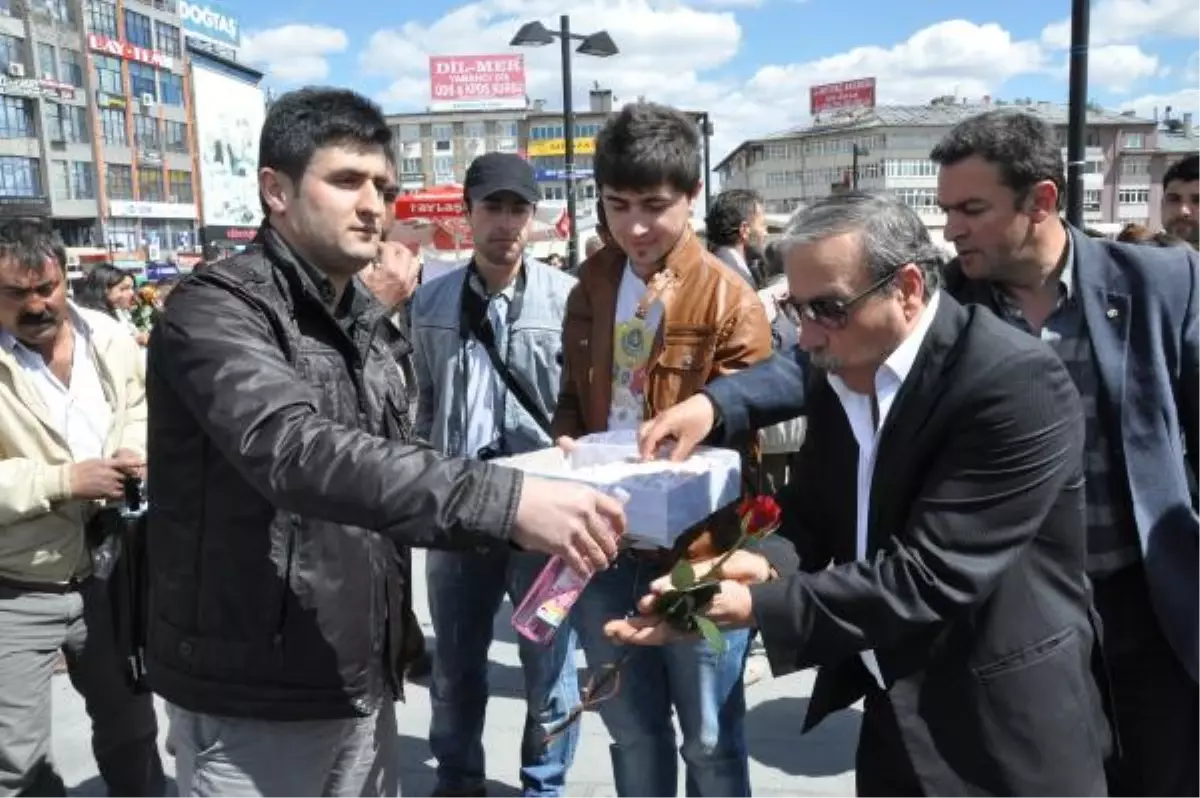 Alperen Ocakları Lokum ve Gül Suyu Dağıttı