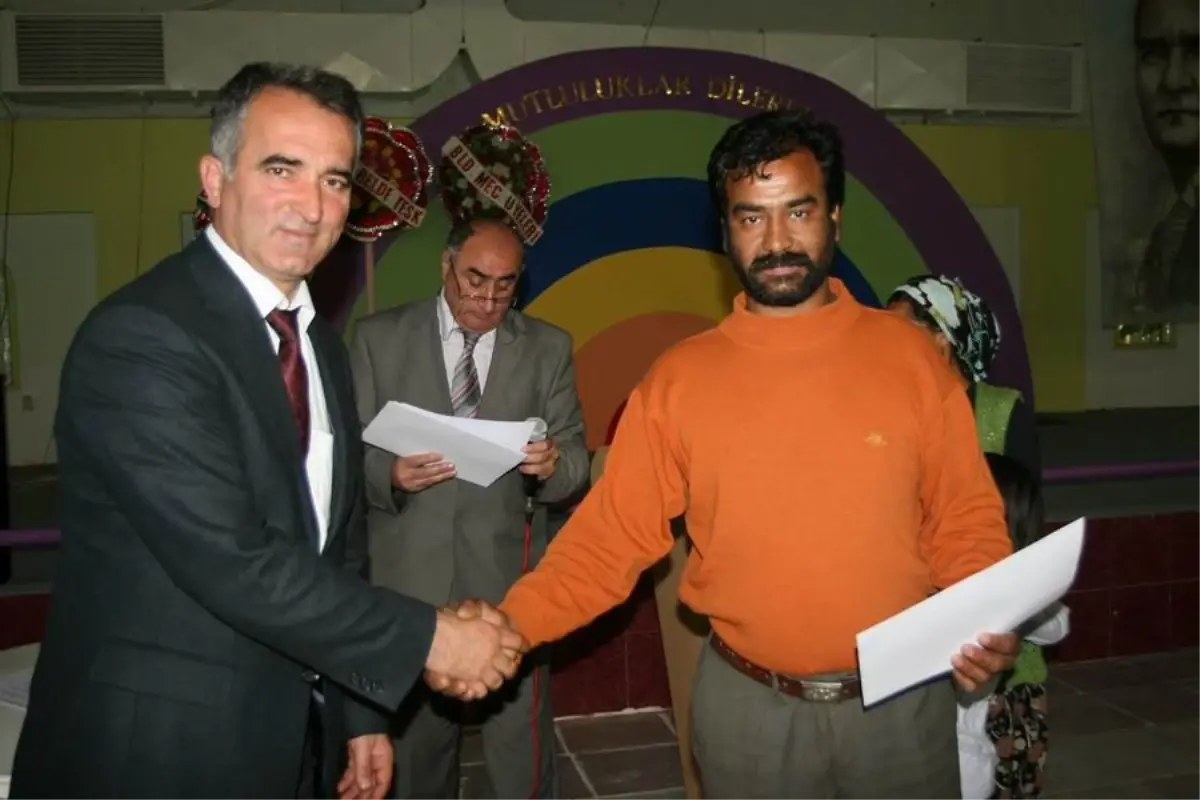 Altınova\'da Okuma Yazma Sevinci