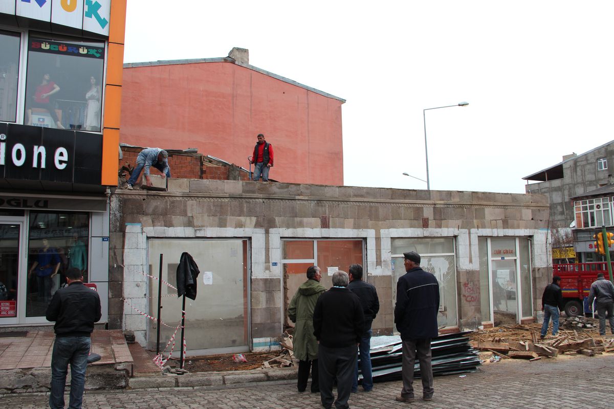 Ardahan\'da Baharın Gelmesiyle İnşaat Sektörüde Canlandı