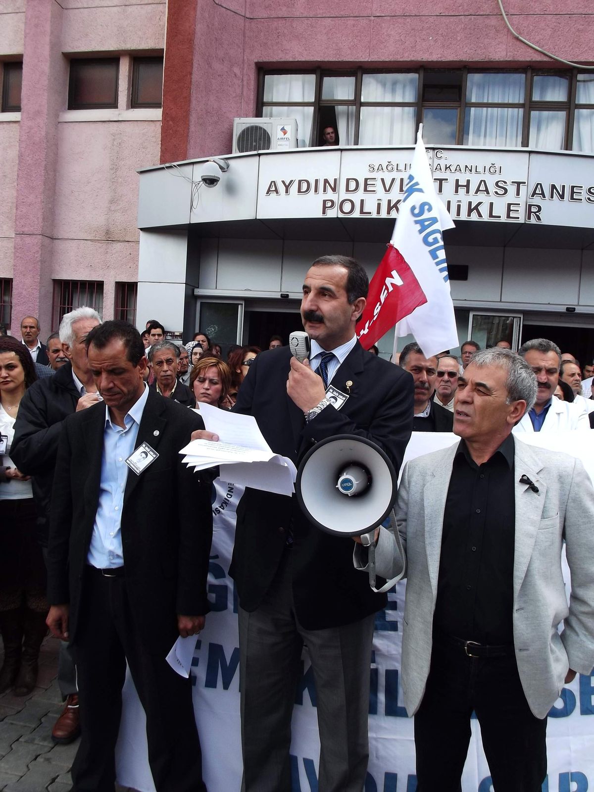 Aydınlı Tabiplerden BDP\'li Üçer\'e Kınama
