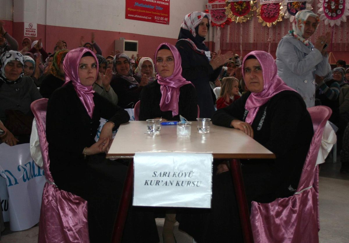 Beyşehir'de Kız Kur'an Kursları Bilgide Yarıştı