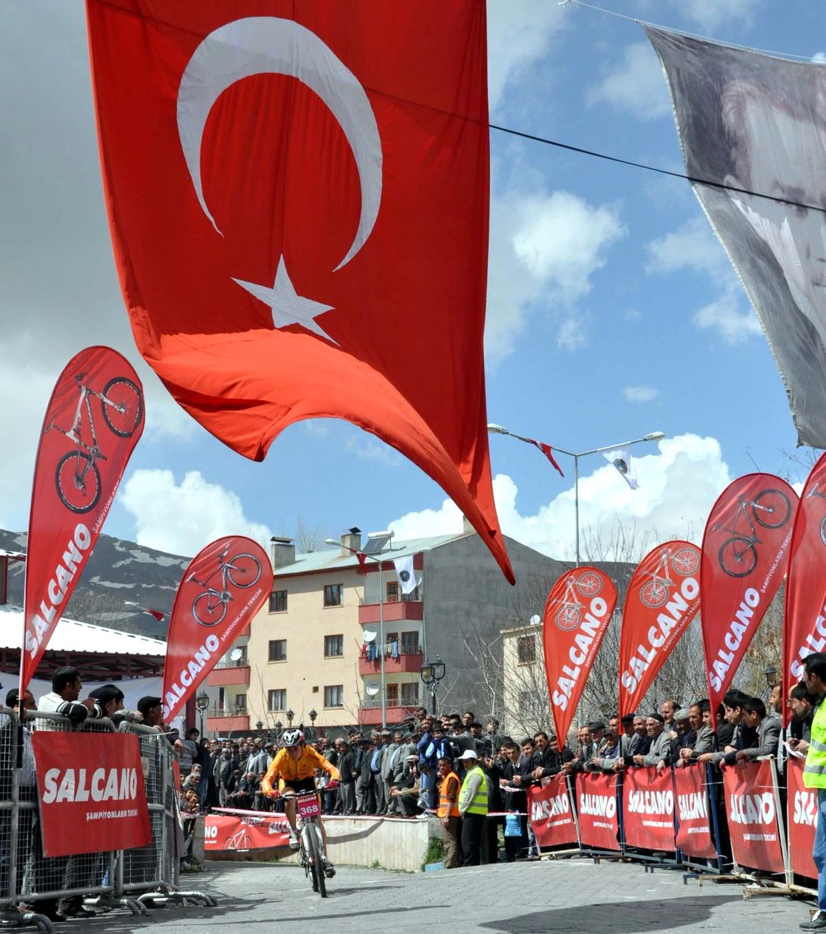 Bitlis'te Dağ Bisikleti Yarışması Başladı