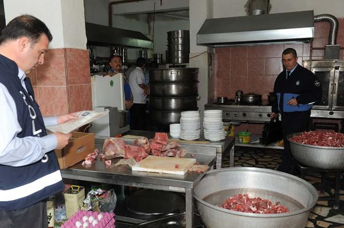 Bursa\'da Bir Lokantada 296 Kilo At Eti Ele Geçirildi
