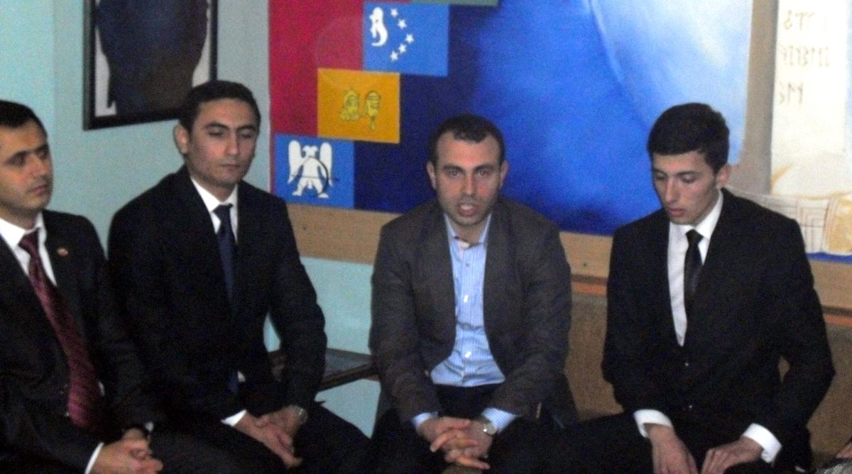 Çanakkale Ülkü Ocakları İl Başkanlığı\'nda Bayrak Değişimi