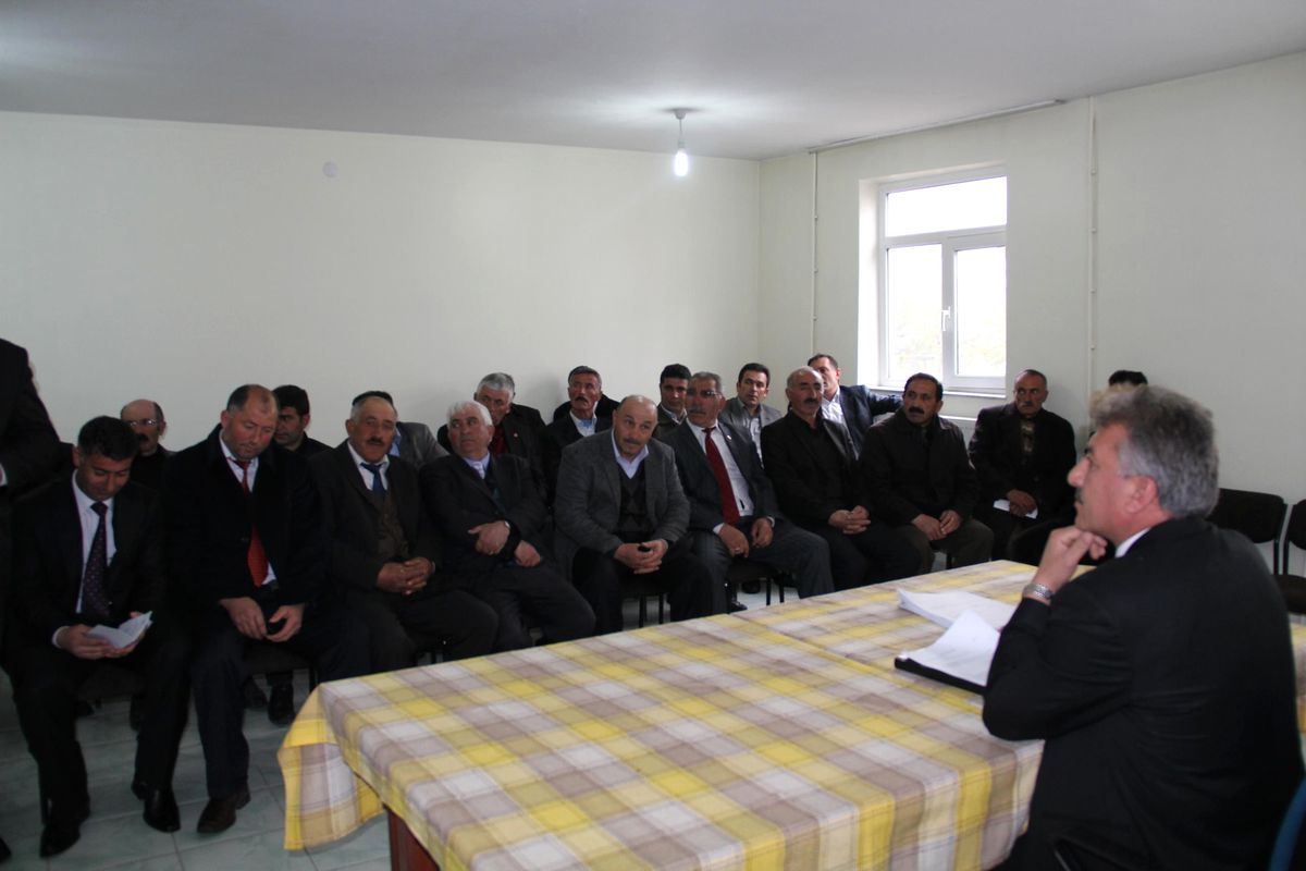 Çıldır da Muhtarlara Hizmet İçi Eğitim Semineri Verildi