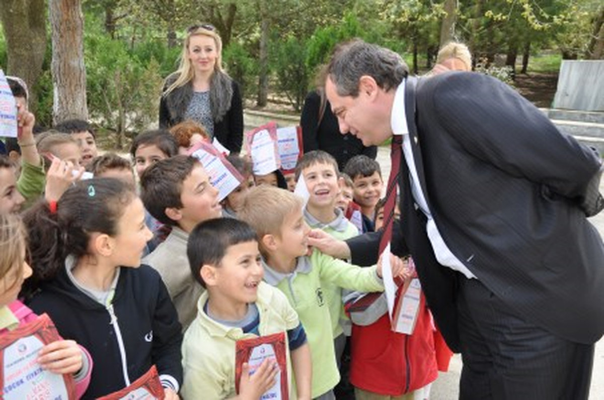 Çocuklara 23 Nisan Şenliği