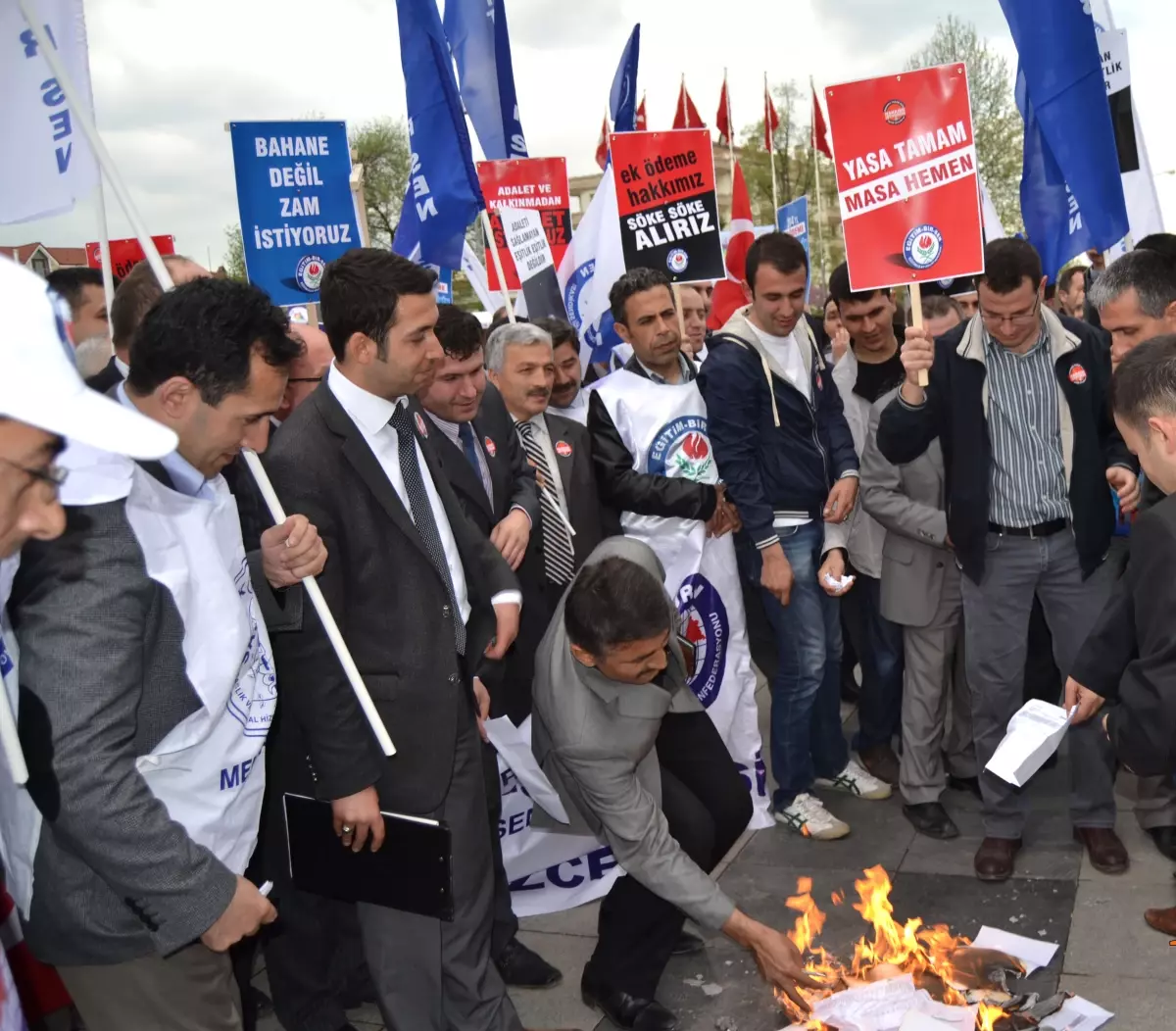 Eğitim-Bir-Sen Üyeleri Bordro Yaktı