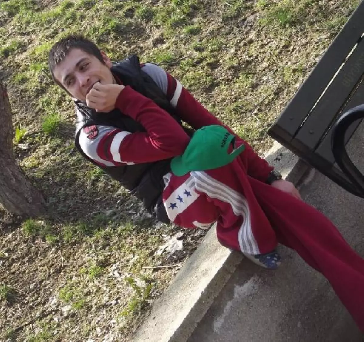 Facebook\'ta \'Öldüm, Ölümü Düşünmekten\' Şarkısını Paylaştı, Bir Gün Sonra Şofbenden Zehirlendi