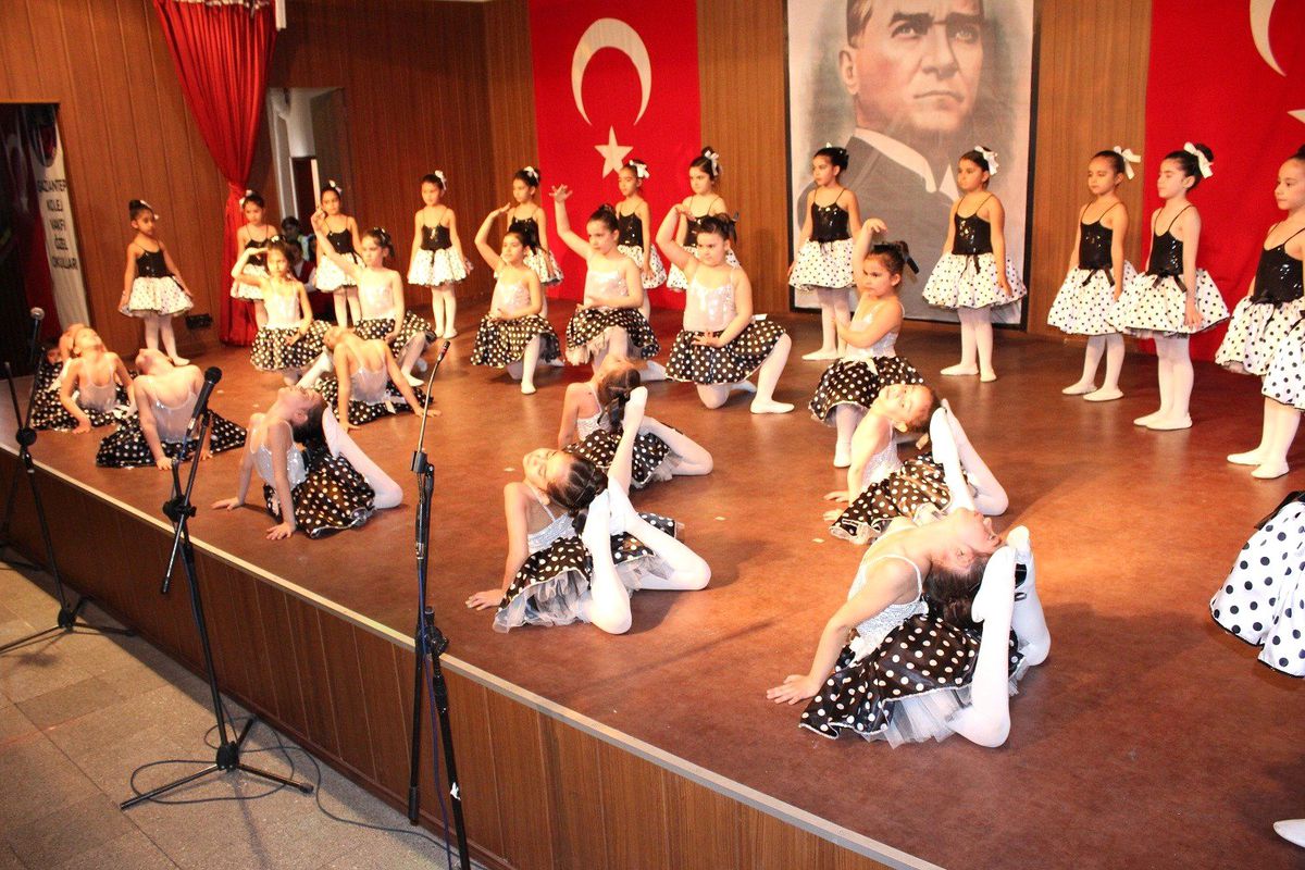 Gkv\'de 23 Nisan Coşkusu