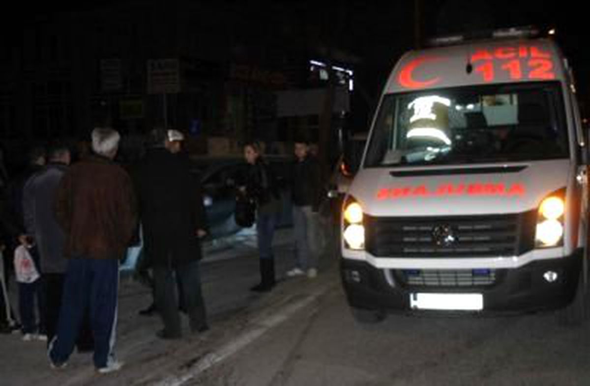 Kadirli\'de Trafik Kazası: 2\'si Ağır 5 Yaralı