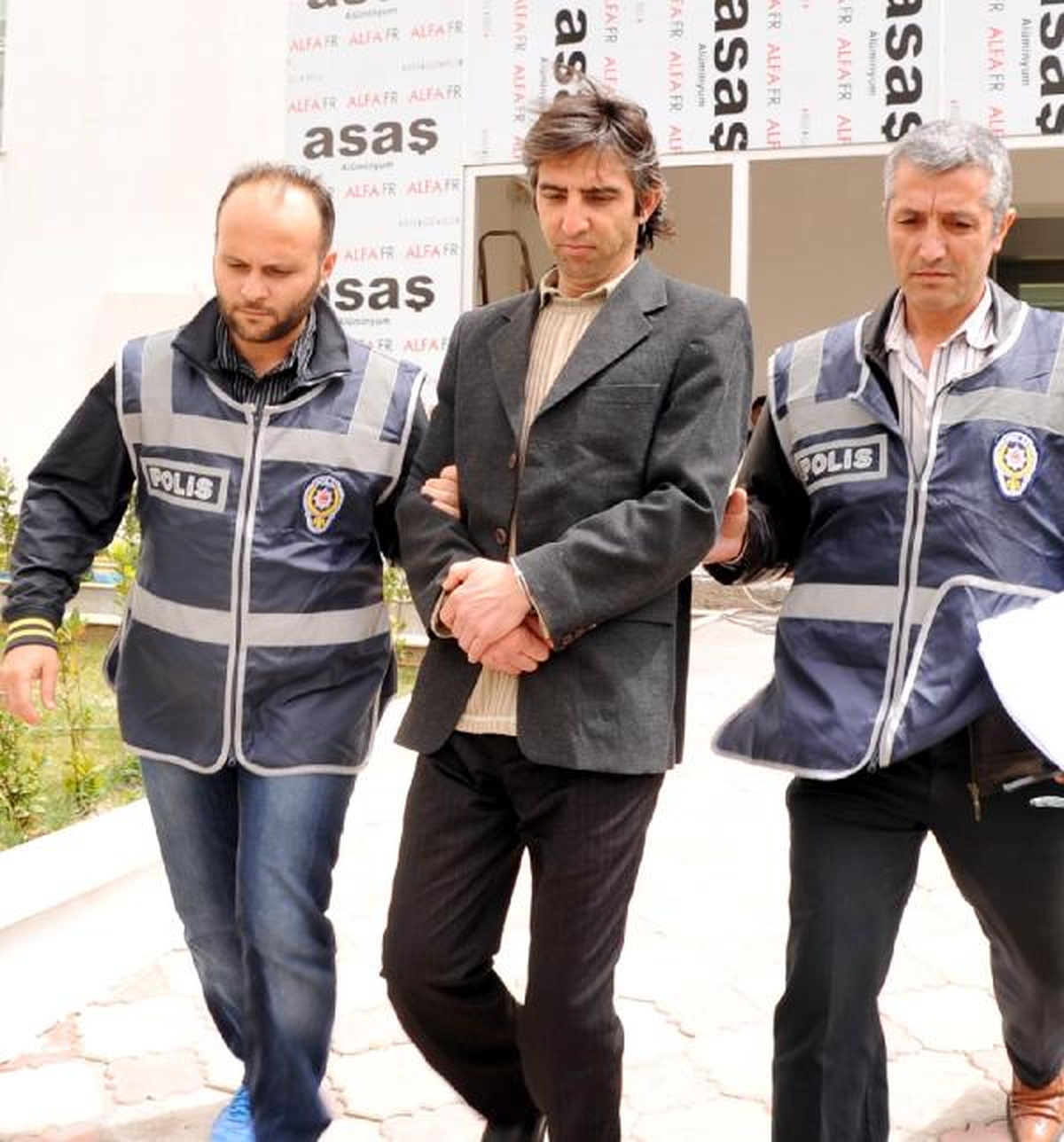 Kar Maskesiyle Eski İşyerini Soyguna Kalkıştı